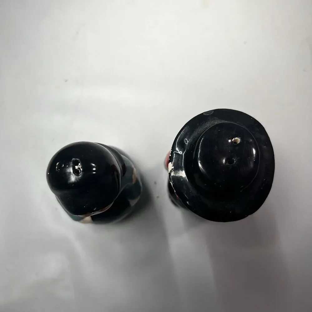 Vintage Amish Couple Salt and Pepper Shakers Pennsylvania USA